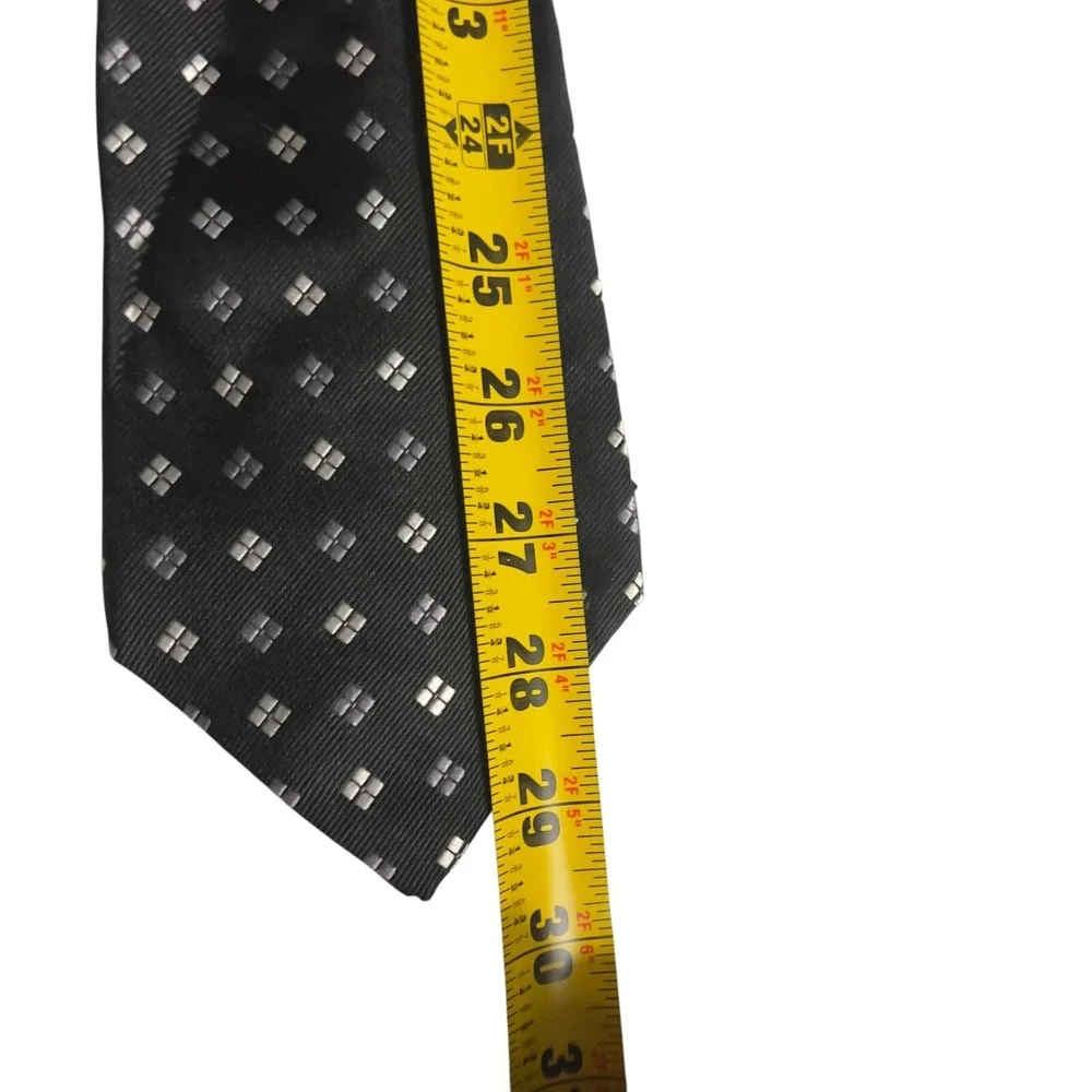 IRVINE PARK Silk Tie Stain Resistant Classic Black & White Geometric‎ Foulard